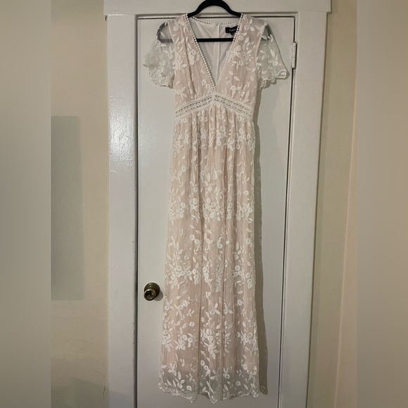 Aakaa Cream Floral Embroidered Maxi Dress size Small NWT - Picture 3 of 12